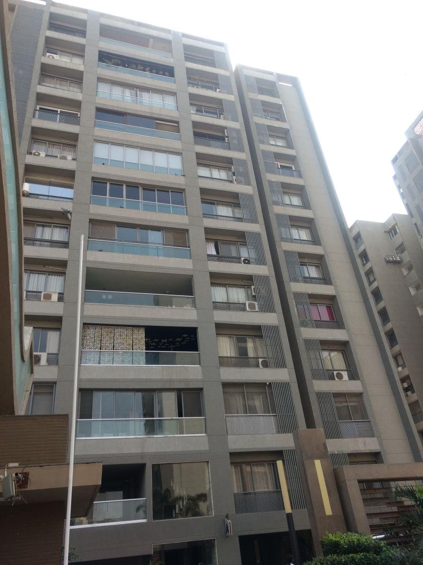 187183_const of real estate project Iscon Platinum located at Ahmedabad, Ahmedabad, Gujarat