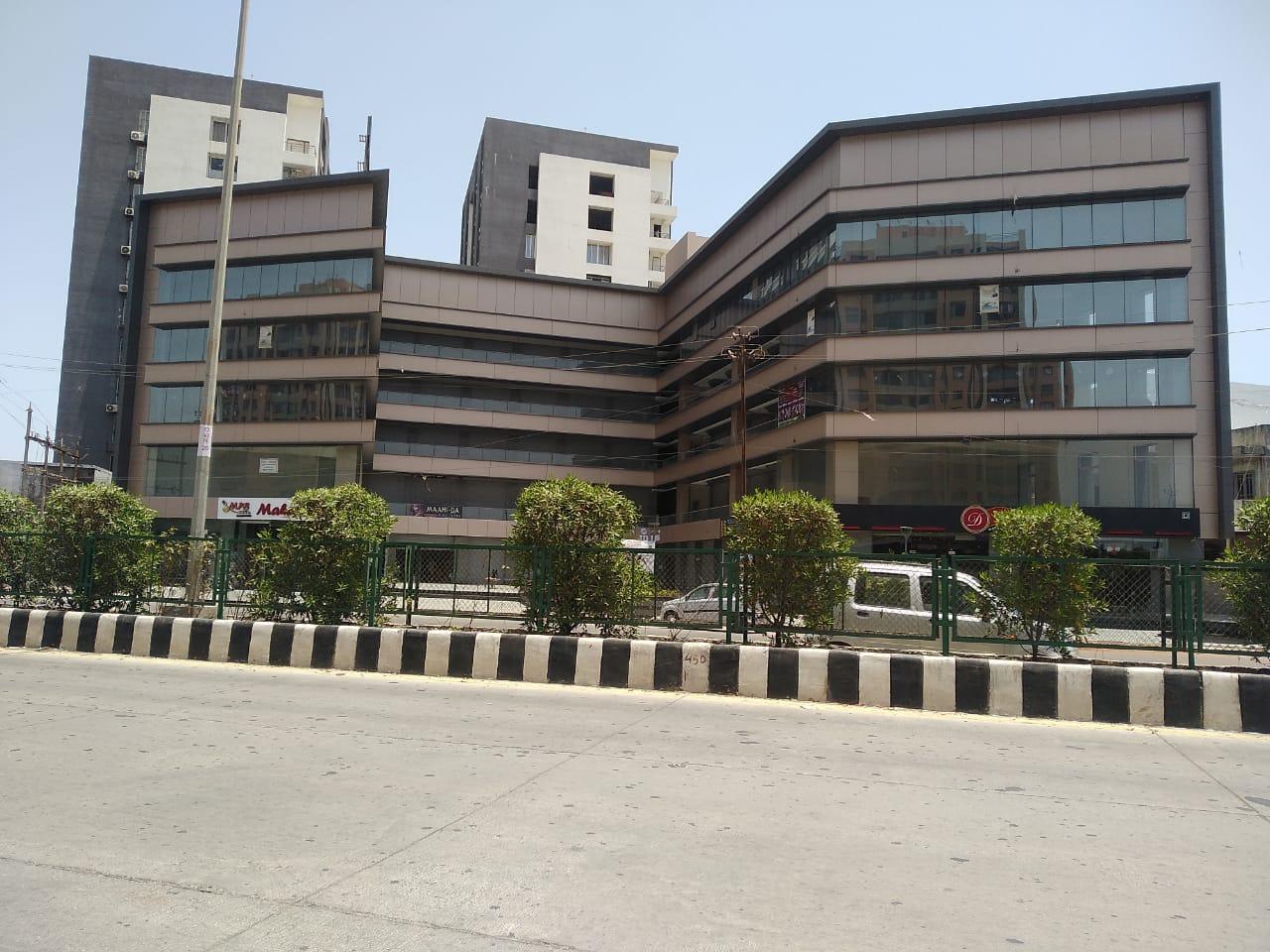 148258_const of real estate project Blu Eminence located at Surat, Surat, Gujarat