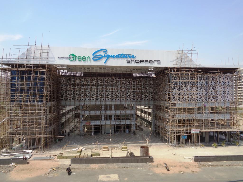 125038_const of real estate project Green Signature Shoppers located at Surat, Surat, Gujarat