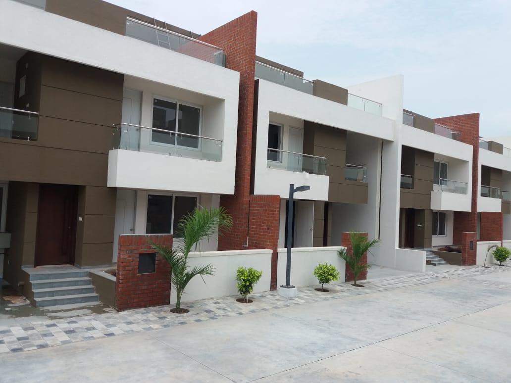 192138_const of real estate project Greenwoods Cove located at Khanpur, Vadodara, Gujarat