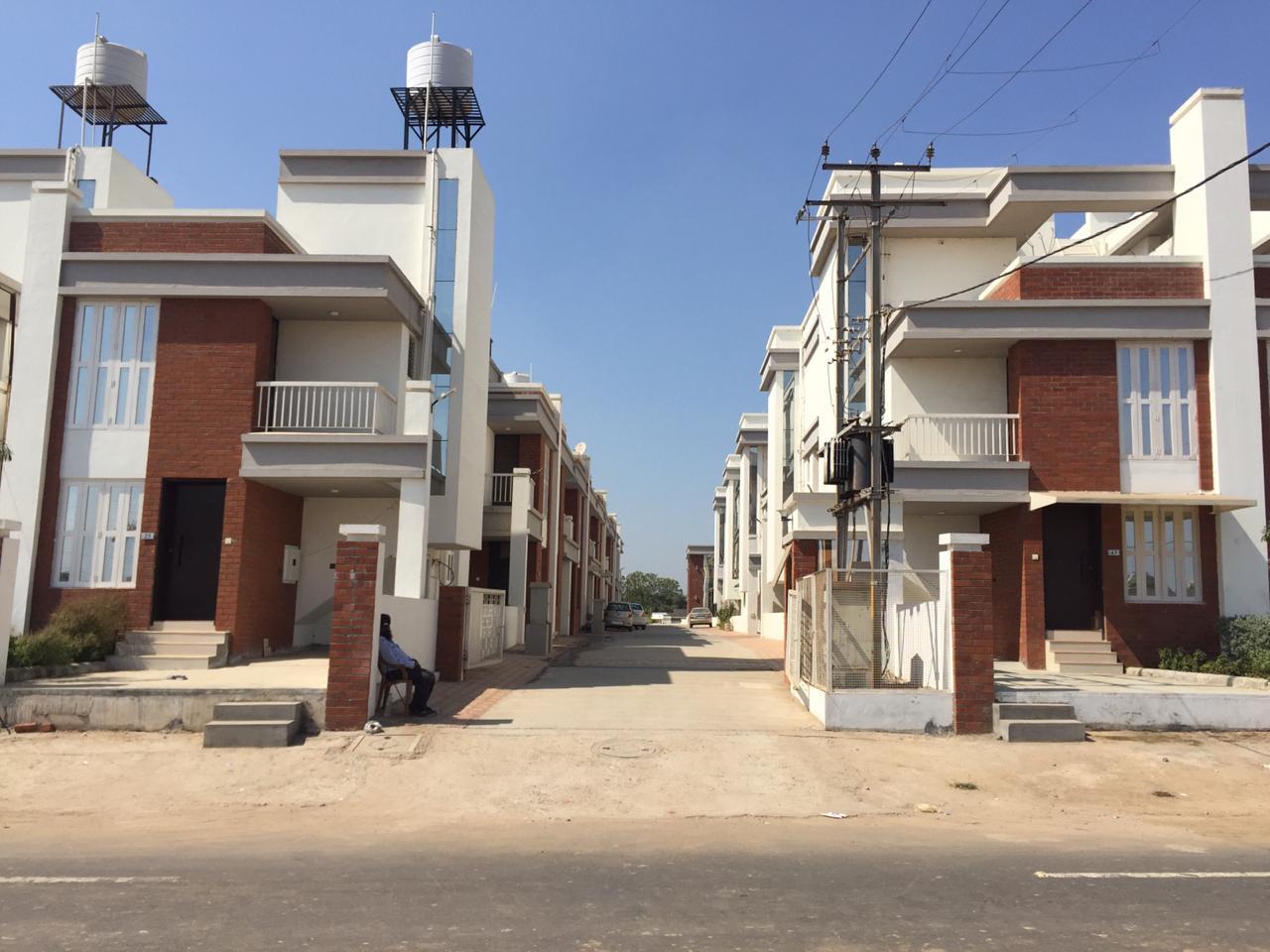 194491_const of real estate project Rosedale Meadows located at Sevasi, Vadodara, Gujarat